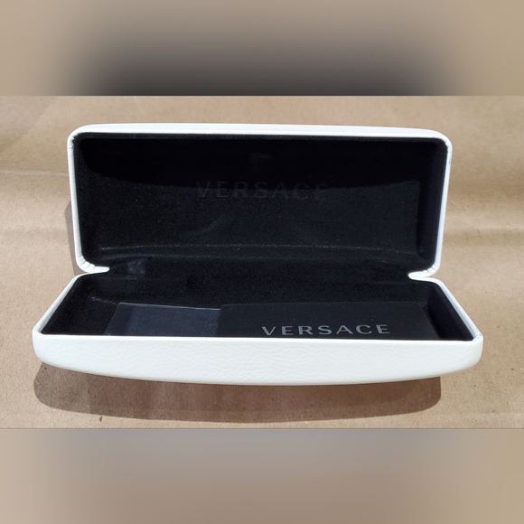 Versace eyeglasses case. - Picture 3 of 6